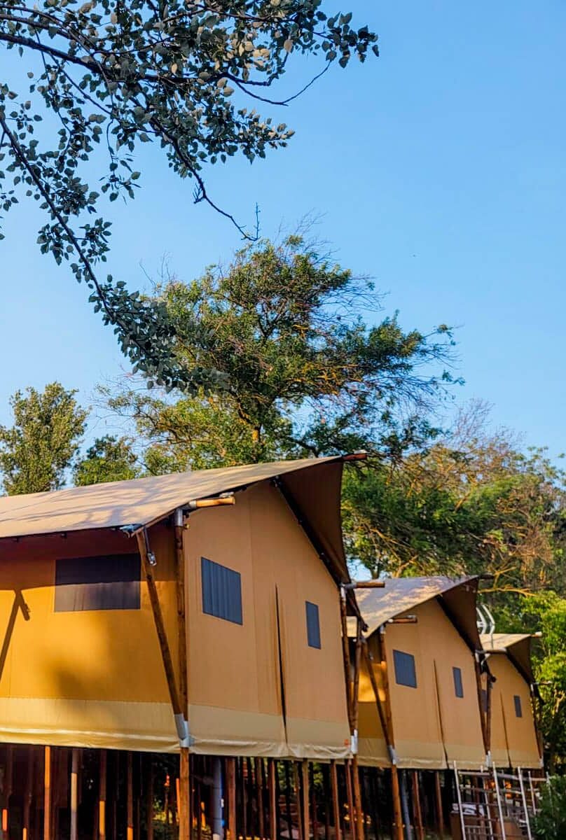 Camping Val de Cesse lodges river