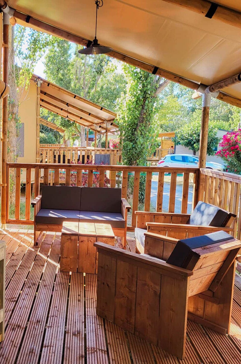 Camping Val de Cesse terrasse Glamping Lodge