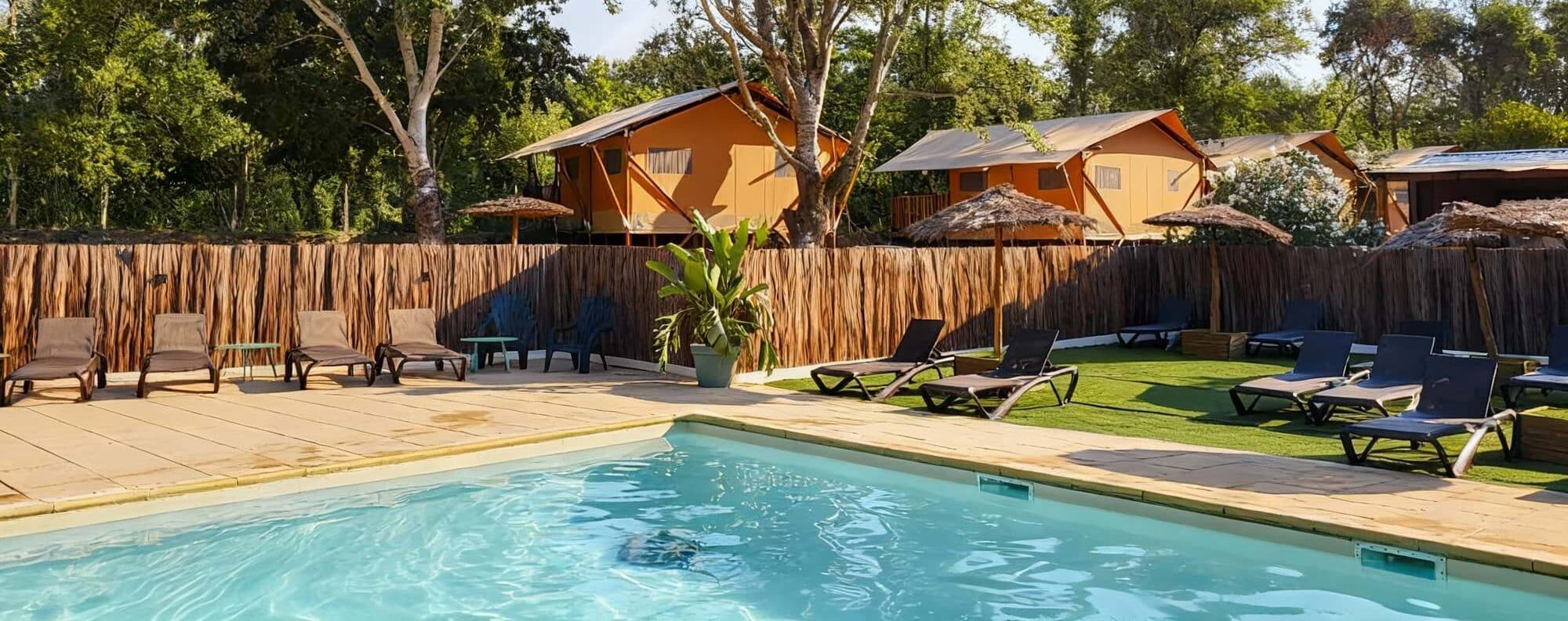 Camping val de cesse et la piscine