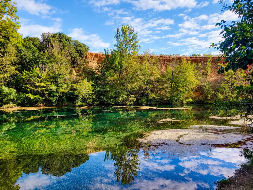 Le Val de Cesse rivière automne