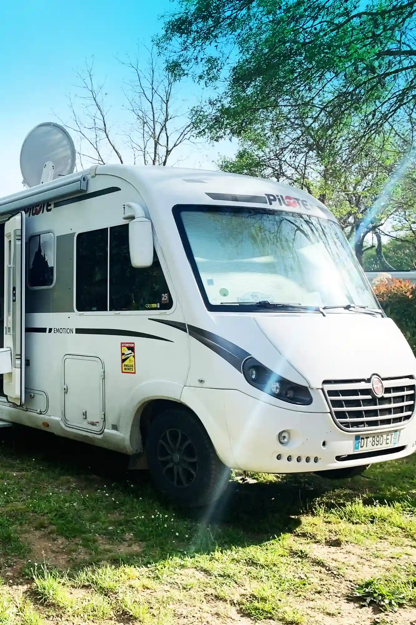aire de services pour camping cars au camping dans l'Aude