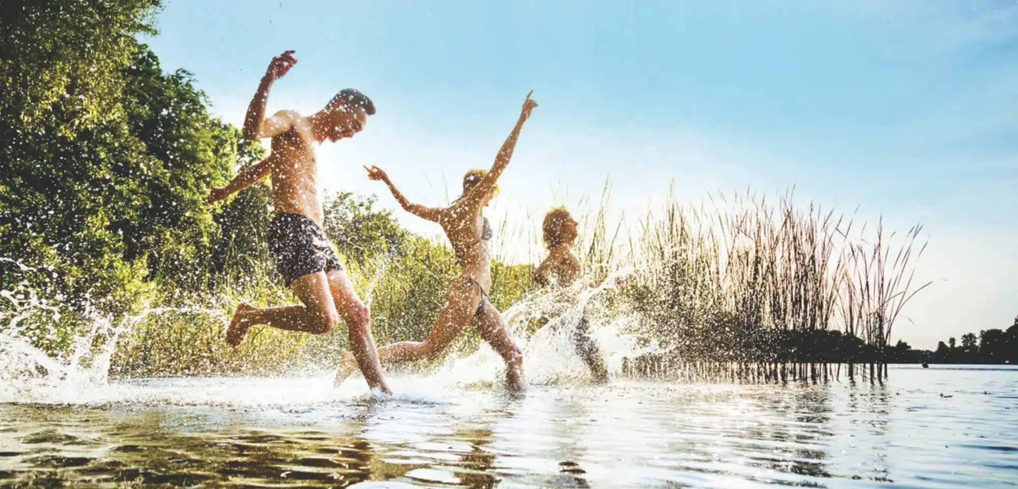 famille dans la rivière vacances dans Le val de Cesse