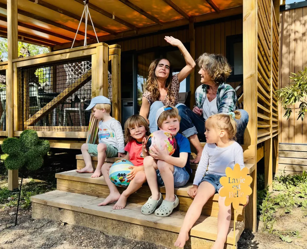 famille terrasse mobil home le val de cesse