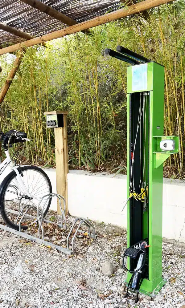 station de réparation de vélos